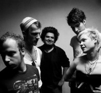Dependent Revue – Zenefüggők a Trafó Nagytermében
